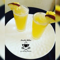 A picture of Apple and pineapple juice.