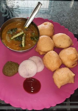 दाल वड़ा (dal vada recipe in Hindi) रेसिपी मुख्य फोटो