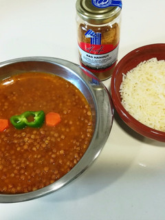 Una foto de Lentejas a ras hanout con arroz largo