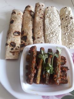 સરગવા ની શીંગ નું શાક (Saragva Shing Shak Recipe In Gujarati) રેસીપી મુખ્ય ફોટો