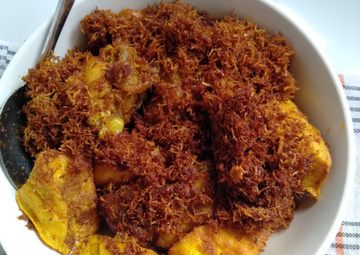 Ayam goreng serundeng