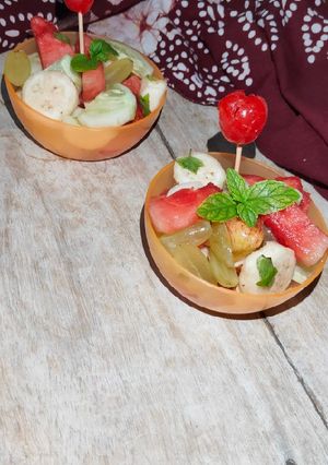 ফ্রুট চাট (Fruit Chat Recipe in Bengali) রেসিপির প্রধান ছবি