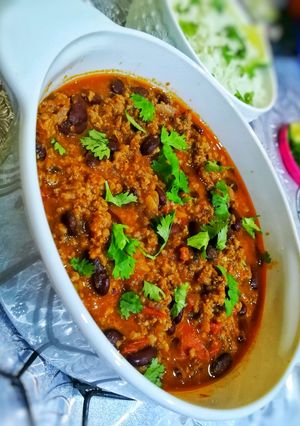 صورة لوصفة صلصلة اللحم المفروم الحارة بالفاصوليا الحمراء /chili con carne