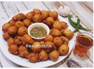 صورة لوصفة مقليه يمنيه مع صوص الحُمر (التمر الهندي)