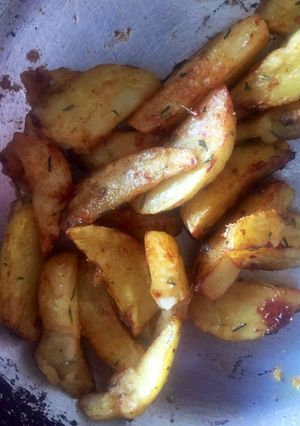 A picture of Garlic & Thyme Potato Wedges.