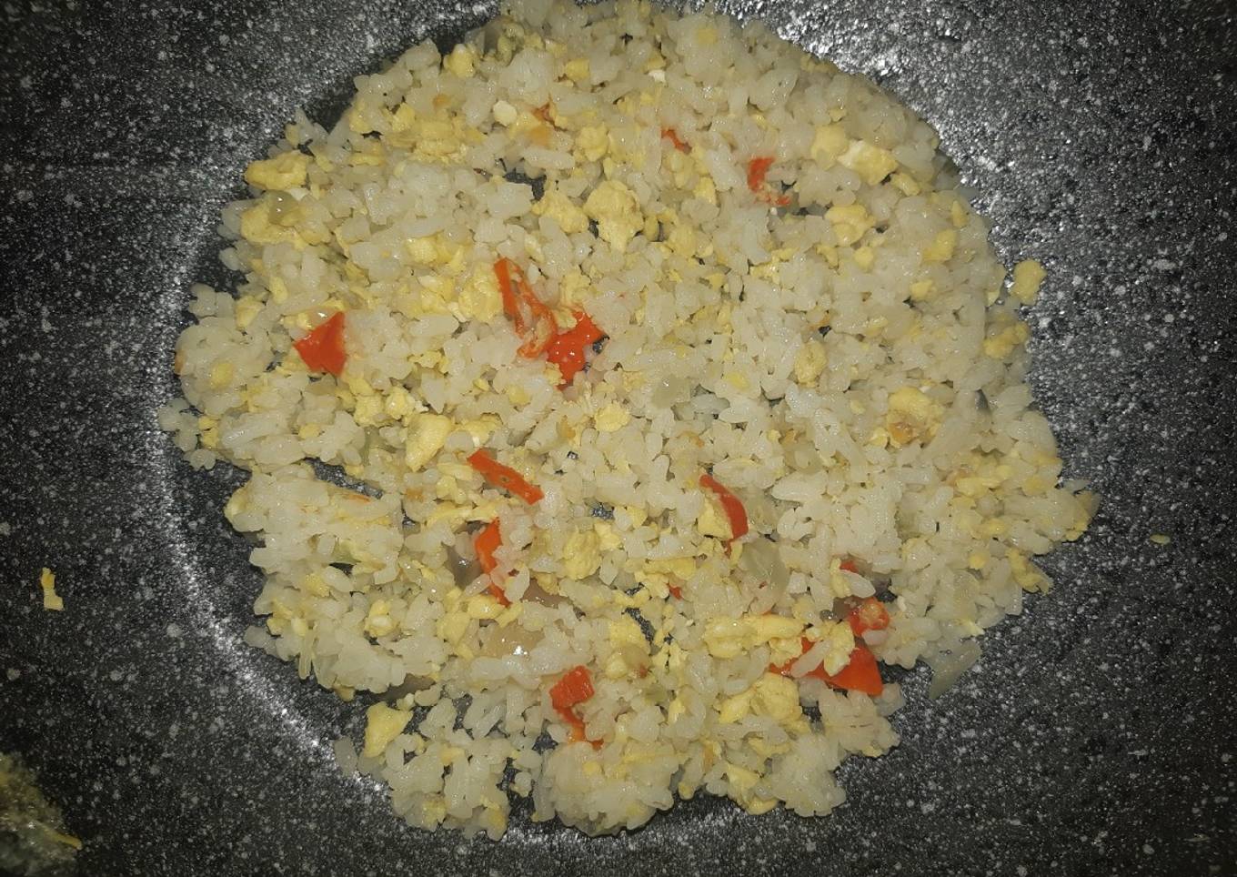 Nasi goreng 4 bahan persembahan anak kos
