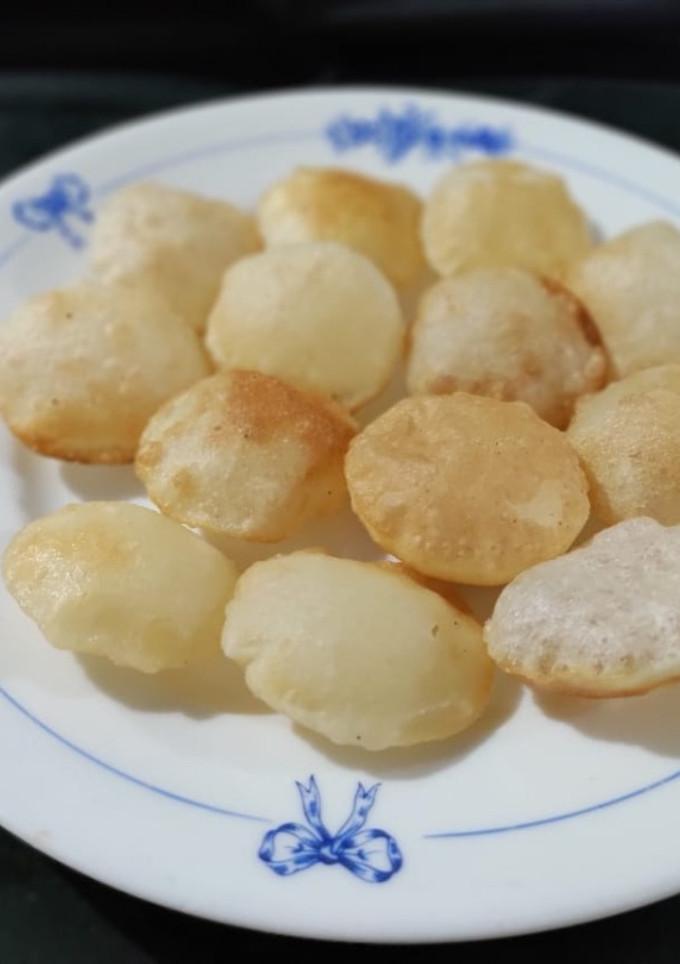 પાણીપુરી ની પૂરી (Panipuri Poori Recipe In Gujarati) રેસીપી મુખ્ય ફોટો