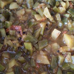 A picture of Snake guard curry.