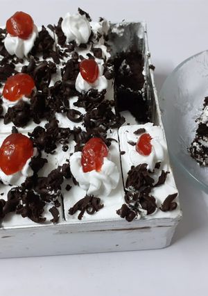 A picture of Black Forest pastry.