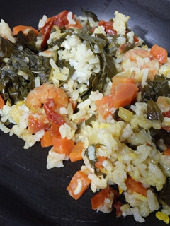 Una foto de Arroz con gambas y kalé siberiano