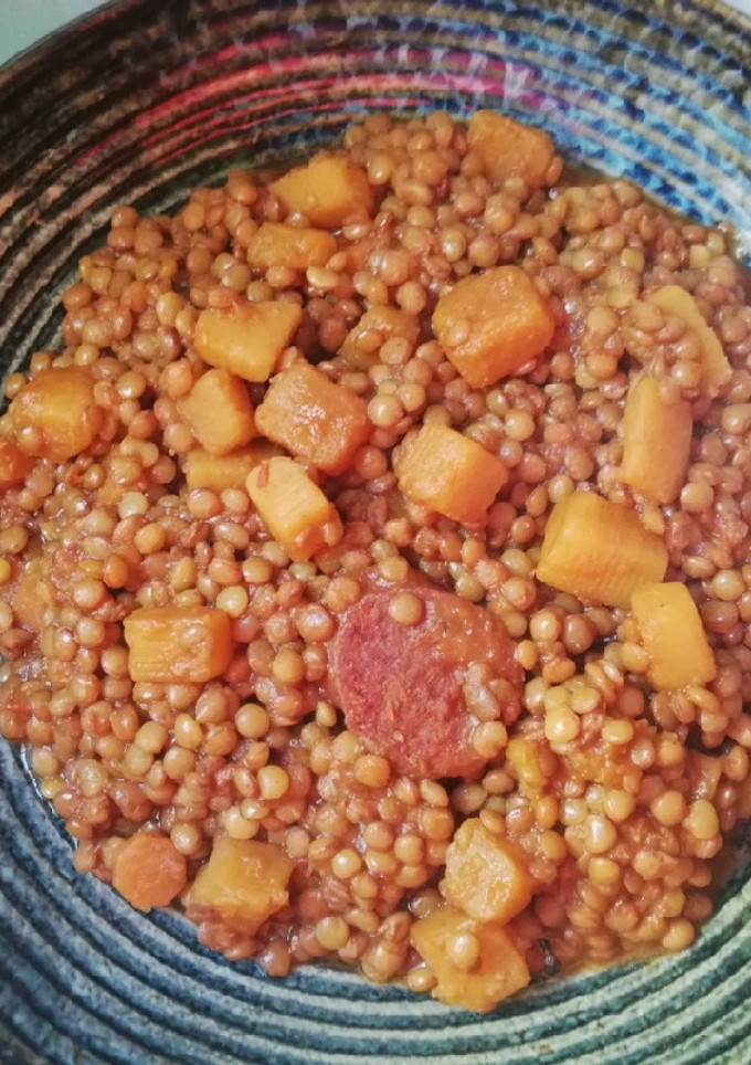 Una foto de Lentejas con calabaza y chorizo 🍂