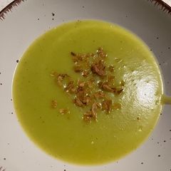 A picture of Leek potato soup.