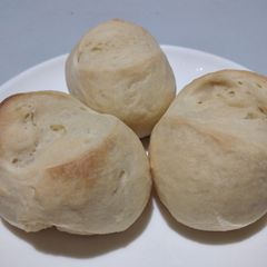 A picture of Monay.