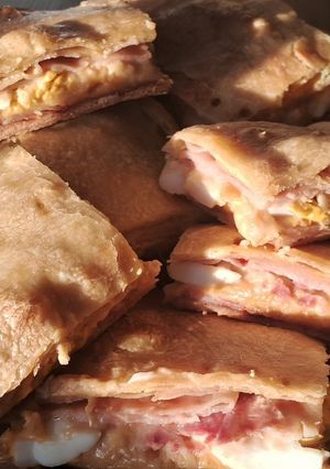 Una foto de Tarta de jamón, queso y huevo