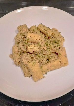 Una foto de Macarrones con Soja texturizada a la mostaza (Trampantojo macarrones a la carbonara)