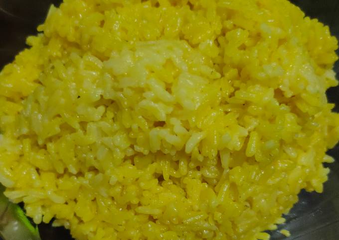 Nasi Kuning Kukus