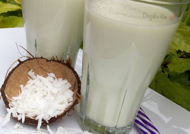 How to Prepare Quick Coconut Milk Drink