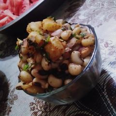 A picture of Lobiya ki chaat(spicy potato black eyed beans chaat).