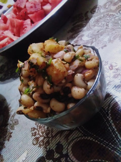 A picture of Lobiya ki chaat(spicy potato black eyed beans chaat).