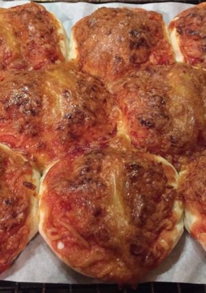 Gluténmentes virslis-ketchupos csónakok recept fotója