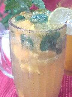 આમ પન્ના (Aam Panna Recipe In Gujarati) રેસીપી મુખ્ય ફોટો