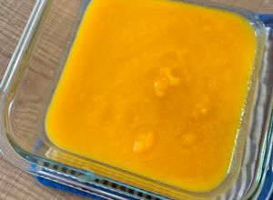 Una foto de Primer puré de verdura de Carmen ¡crema de calabaza y chirivía!