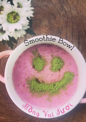 Hình của món Smoothie bowl hồng vui tươi.