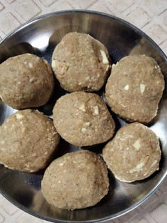 કાટલું પાક (Katlu Paak Recipe In Gujarati) રેસીપી મુખ્ય ફોટો