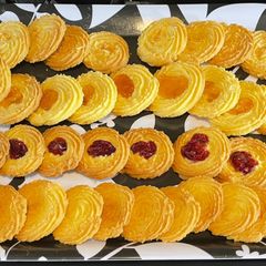 A picture of Danish Butter Cookies:.