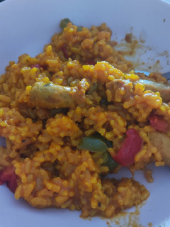 Una foto de Arroz con salchicha fresca en olla GM h Deluxe