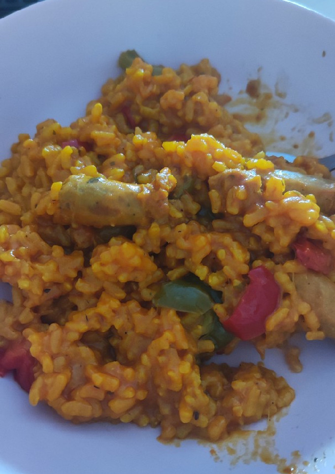 Una foto de Arroz con salchicha fresca en olla GM h Deluxe