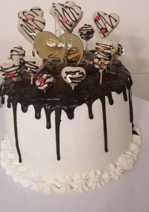 عکسی از دستور کیک با تزئین شکلات