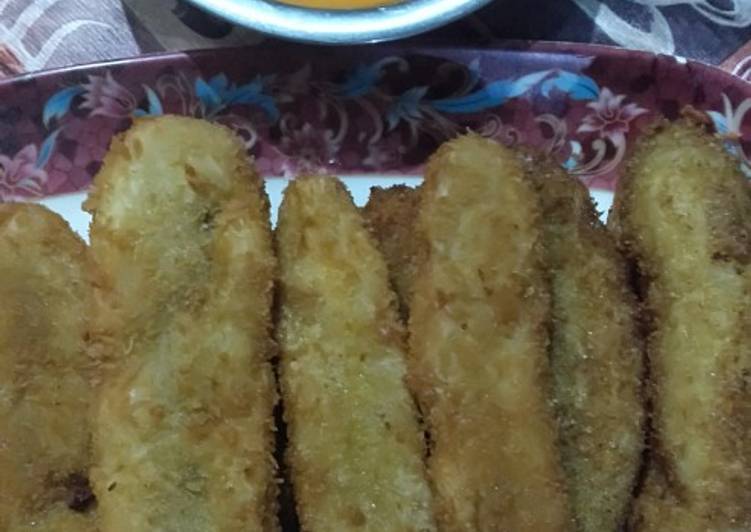 Pisang goreng breadcrumbs bersama sos cheese