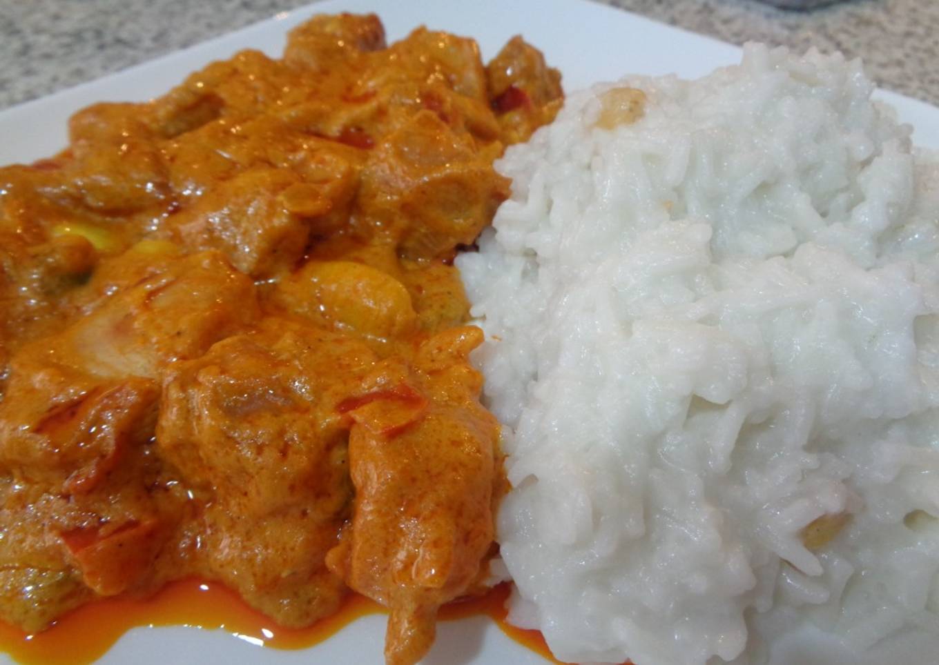 Pollo al curry con arroz basmati