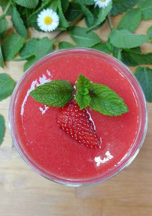Une photo de 🍓Soupe de Fraise à la menthe