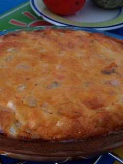 Una foto de Pastel de salmón y gambas