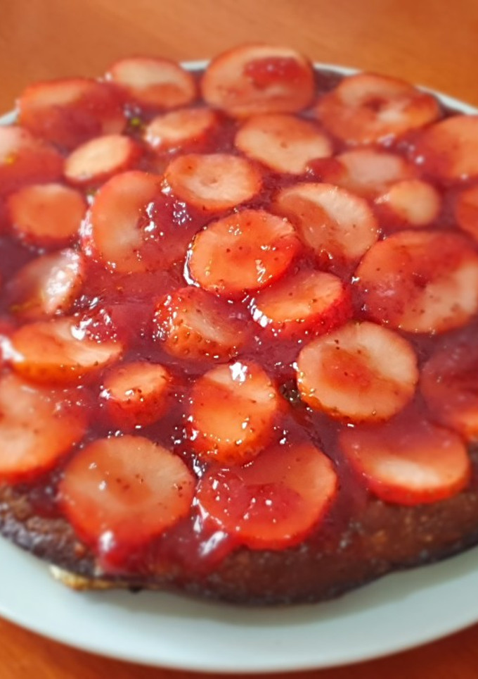 Una foto de Pastel de queso y fresas