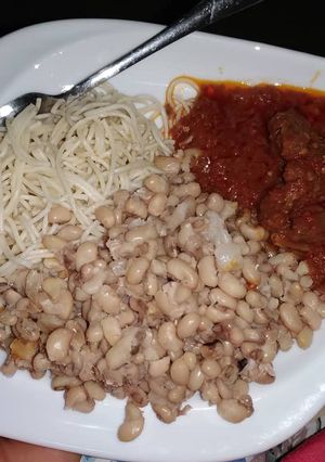 A picture of Spagetti and beans.