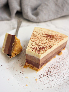 Una foto de Tarta tres chocolates 🤎