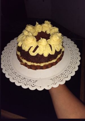 Una foto de Bizcocho de vainilla rellena de crema pastelera 🍰🤩