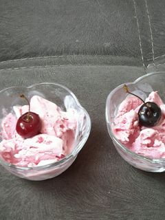 عکسی از دستور بستنی توت فرنگی 😋❤️
