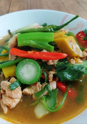 รูปของ อ่อมไก่ผักรวม