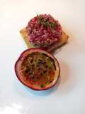 Tartare di fuet iberico con passion fruit