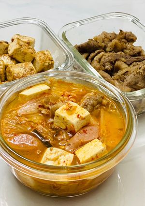 Hình của món Canh kim chi đơn giản.