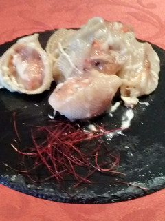 Una foto de Codillos de pasta rellenos de mejillones