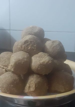 મેથીના ડ્રાય ફુટ લાડવા (Methi Dry Fruit Ladoo Recipe In Gujarati) રેસીપી મુખ્ય ફોટો