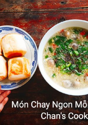 Hình của món Bánh bao chiên chấm soup chay.