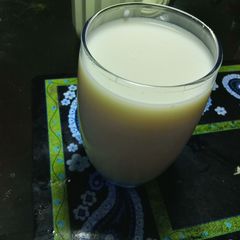 A picture of Banana flavoured milk.