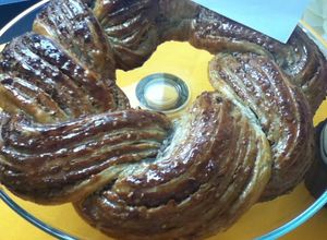 Una foto de Rosca Árabe con más de hojaldre