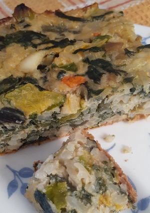 Una foto de Pastel de vegetales, acelga y arroz al horno